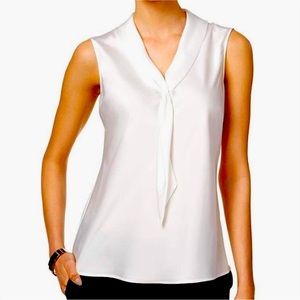 NWOT Beautiful White Tahari Blouse- Medium